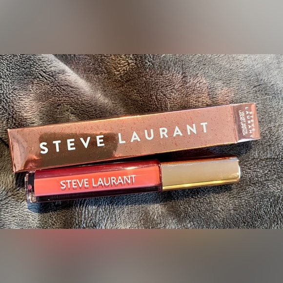 NWT Steve Laurant Velvet Matte Lipstick. Color “ royalty” Retails $31 + tax - Picture 4 of 4